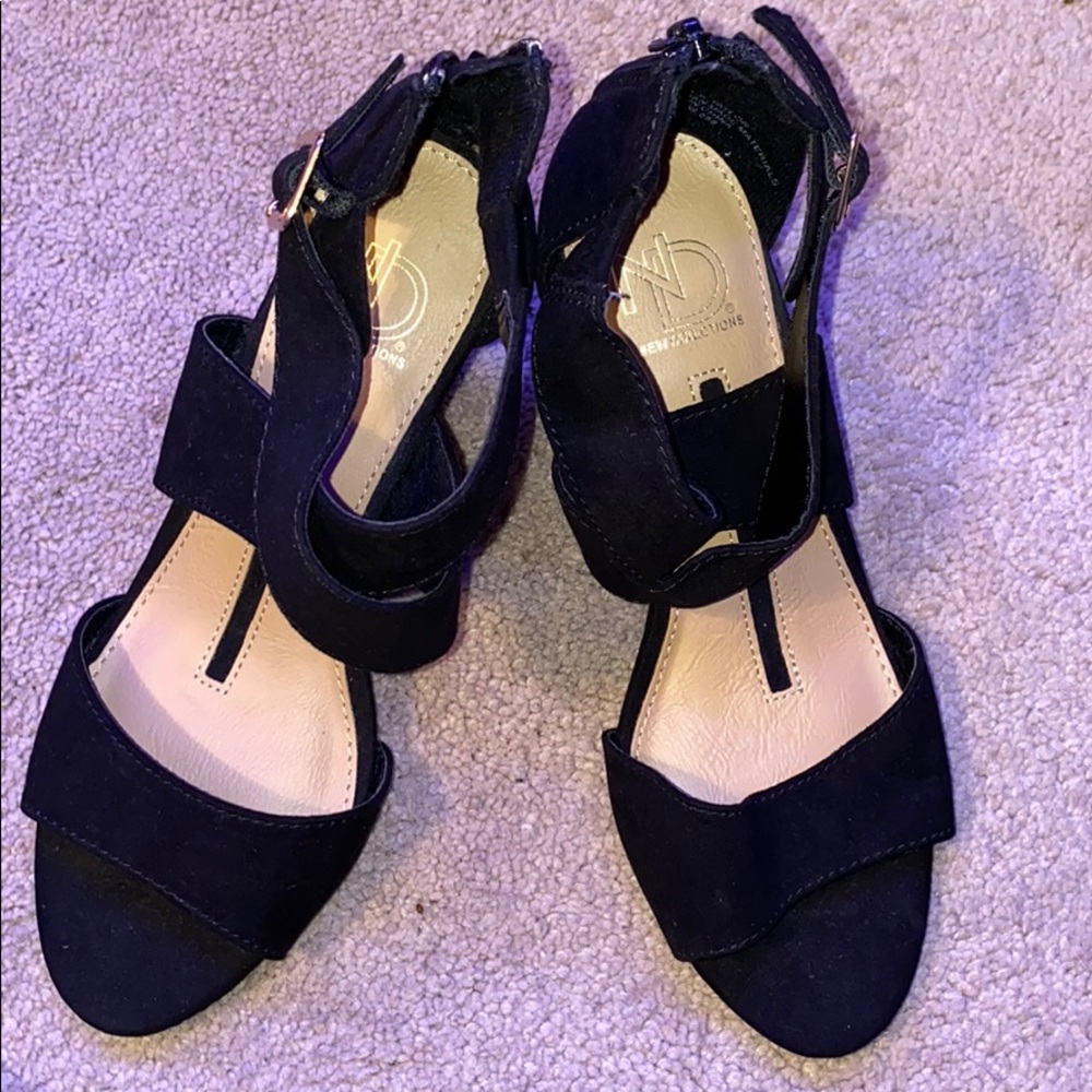 Black wedge heels